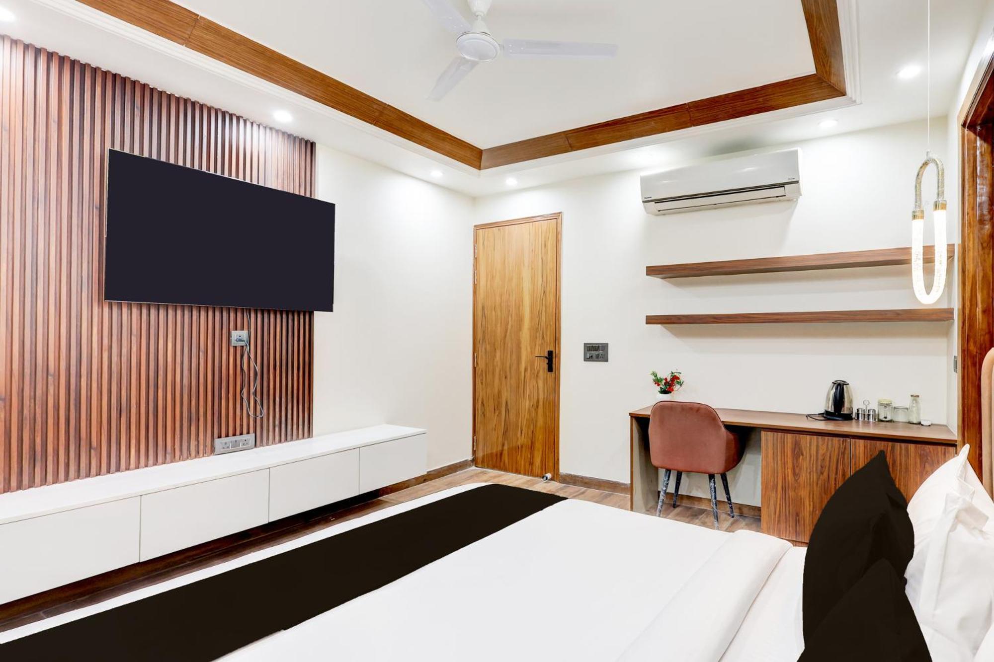 Super Hotel O Sector 43 Ґурґаон Екстер'єр фото