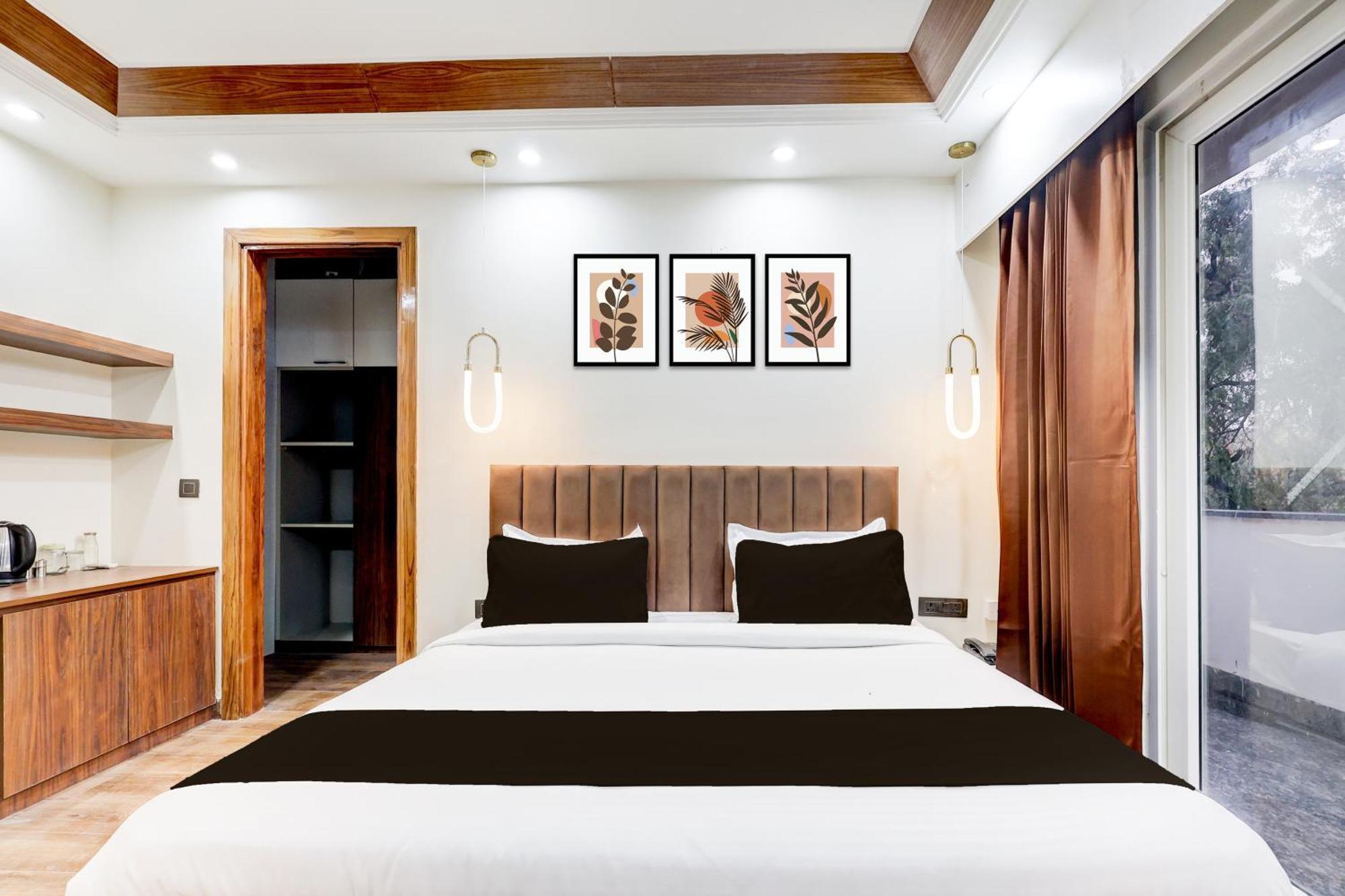 Super Hotel O Sector 43 Ґурґаон Екстер'єр фото