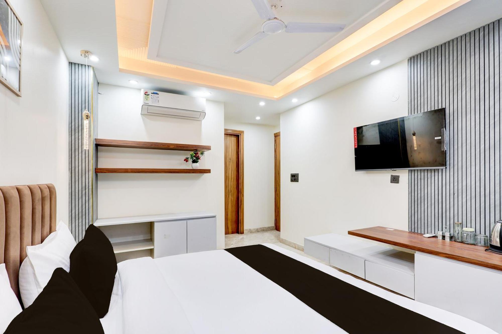 Super Hotel O Sector 43 Ґурґаон Екстер'єр фото
